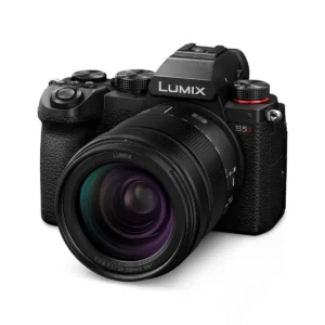 Panasonic LUMIX S5D Black + S 28-200mm f/4-7.1